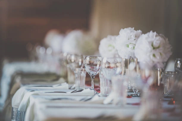 Decoração de mesa de casamento simples e elegante